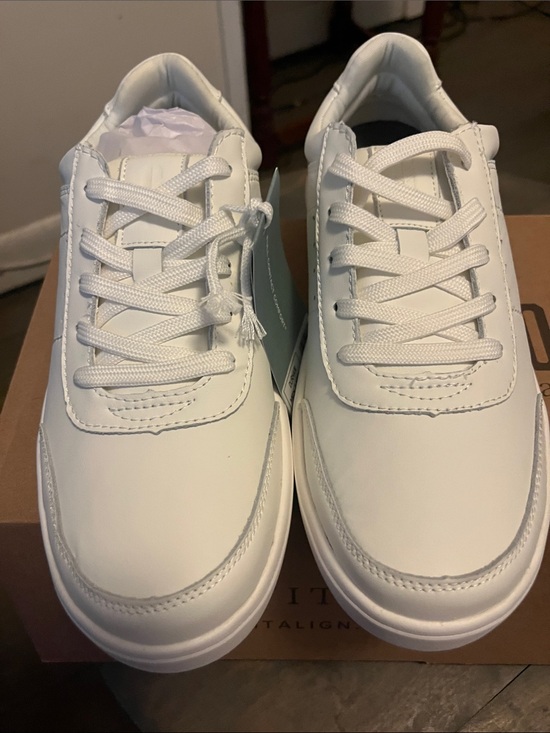 REVITALIGN Other - REVITALIGN White Men's Lace-Up Casual Sneakers